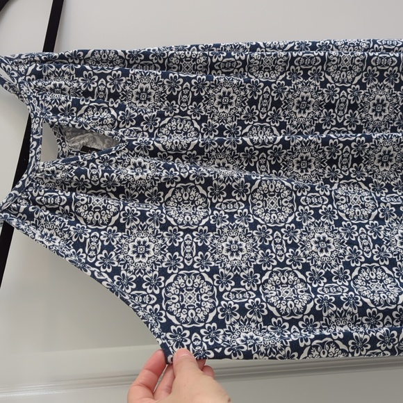 Blue and white tank - Picture 2 of 3